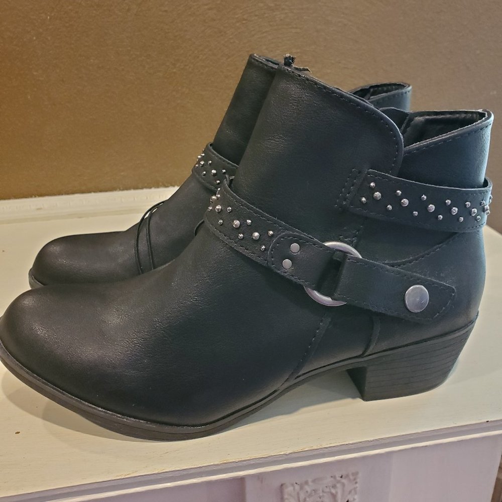 A.N.A. booties